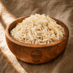 خلال بادام روستاژ در کاسه چوبی