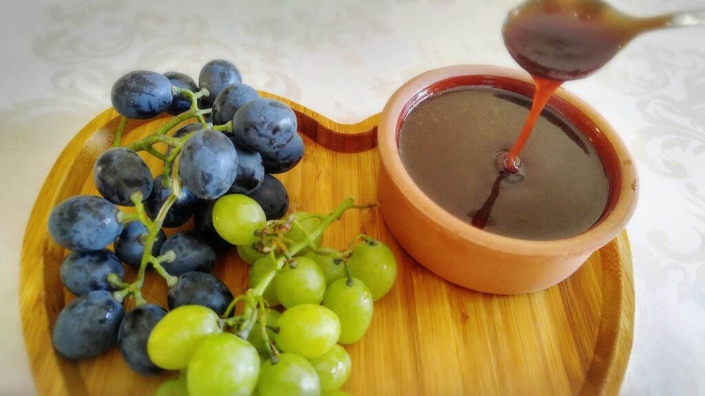 تولید شیره انگور سنتی؛ اصالت در هر قطره